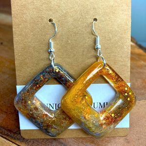 Small square metallic earrings